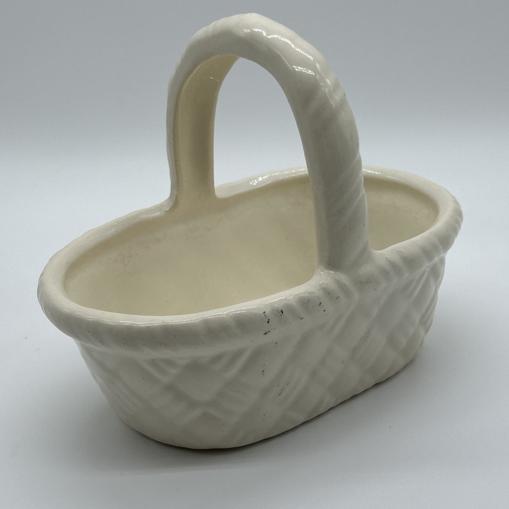 Vintage Haeger Art Pottery ivory basket weave ceramic planter #665 - 5 1/2" tall
